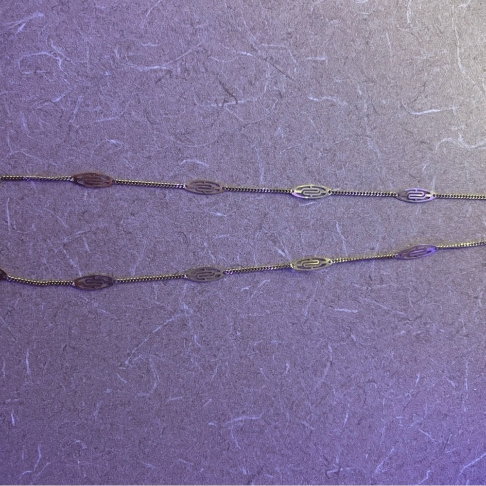 Minimalist Gold Necklace with Delicate Design